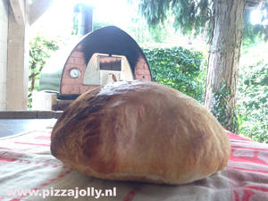 Brood vers uit de pizzaoven van PIZZAJOLLY Echt Italiaans
