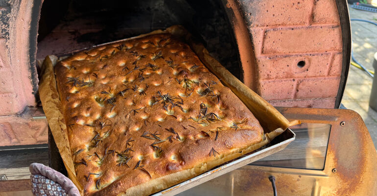 Focaccia maken in de PIZZAJOLLY pizzaoven