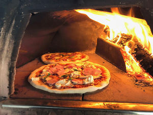 zuurdesempizza in de pizaoven PIZZAJOLLY