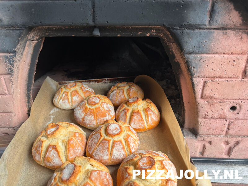Ja lekker verse broodjeas uit de PIZZAJOLLY pizzaoven 