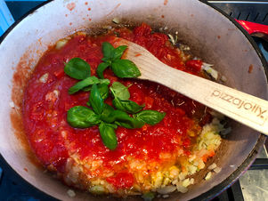 tomatensaus maken voor Melanzane alla Parmigian Pizzajolly 