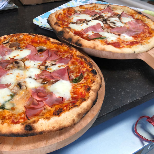 Zelf de lekkerste pizza maken in een pizzaoven van PIZZAJOLLY