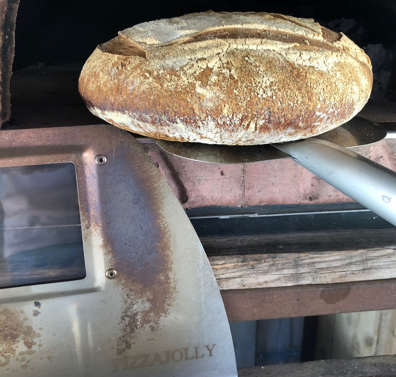 brood met gaten bakken in de PIZZAJOLLY