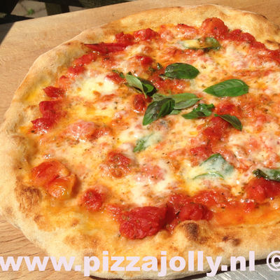 houtoven pizza van pizzadeeg bewaard in de vriezer van PIZZAJOLLY.nl