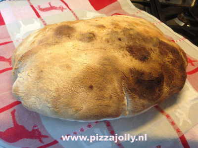 Zelf brood bakken in de PIZZAJOLLY pizzaoven 